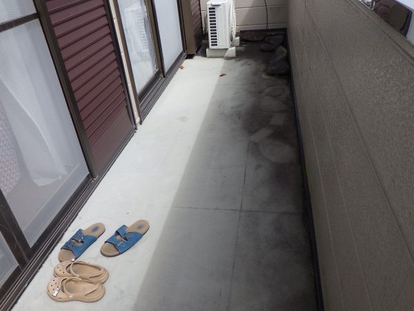 宇都宮市でベランダ床の防水塗装工事をしました。