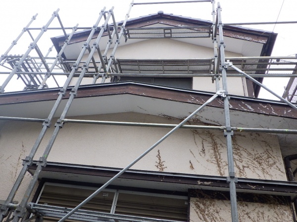 宇都宮市で雨樋交換工事と破風板金巻き工事をしました。