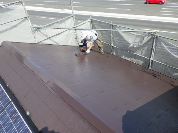 宇都宮市でスレート屋根塗装工事と外壁目地打ち替えが完工です。