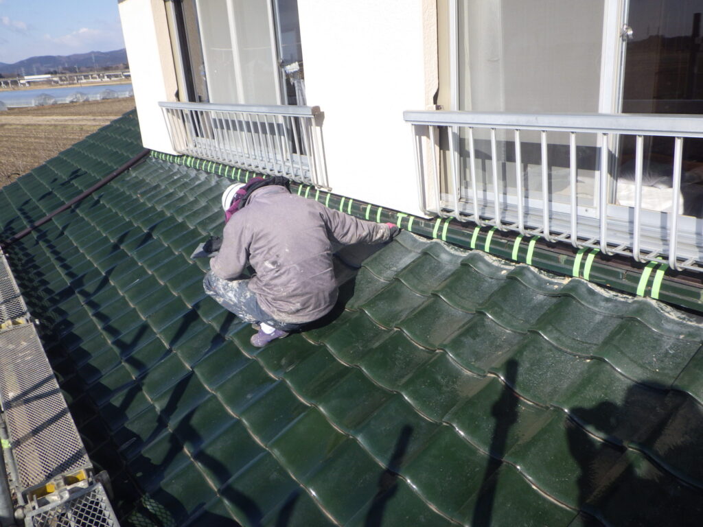 宇都宮市で屋根漆喰工事が完工しました。