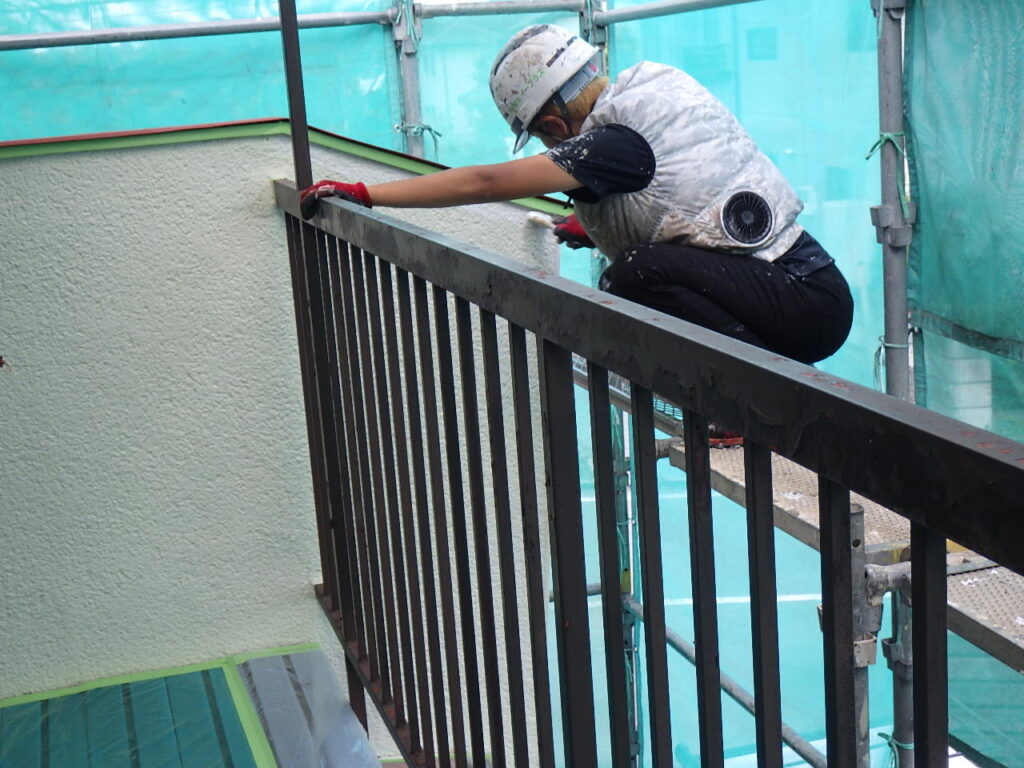 宇都宮市でアレスダイナミックフィラーを使い外壁下塗りをしました