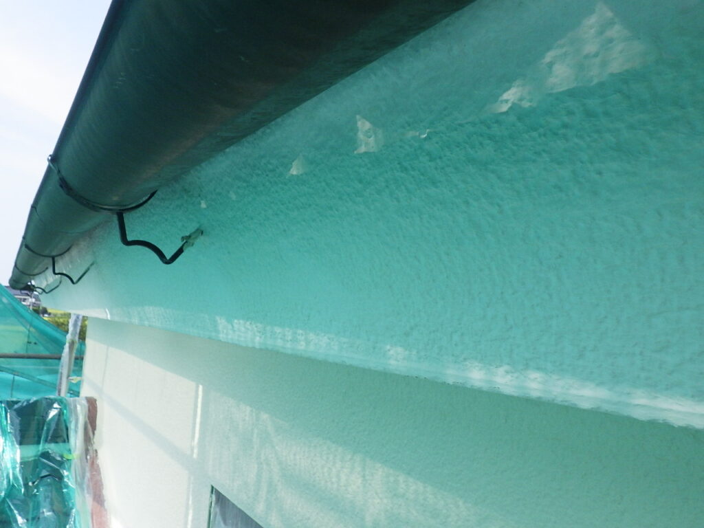 破風鼻隠しの下塗り終了です