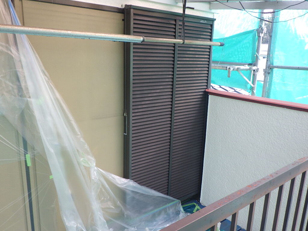 塗装用の養生を剥がしました