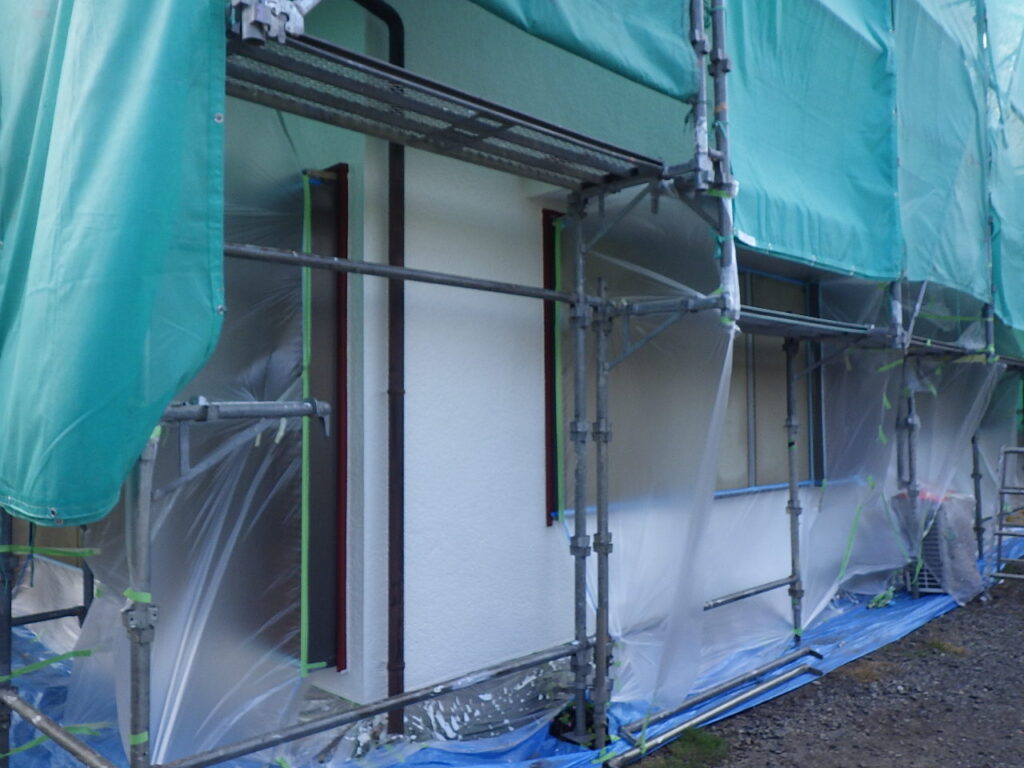 下地処理終了後の雨戸戸袋の状態です