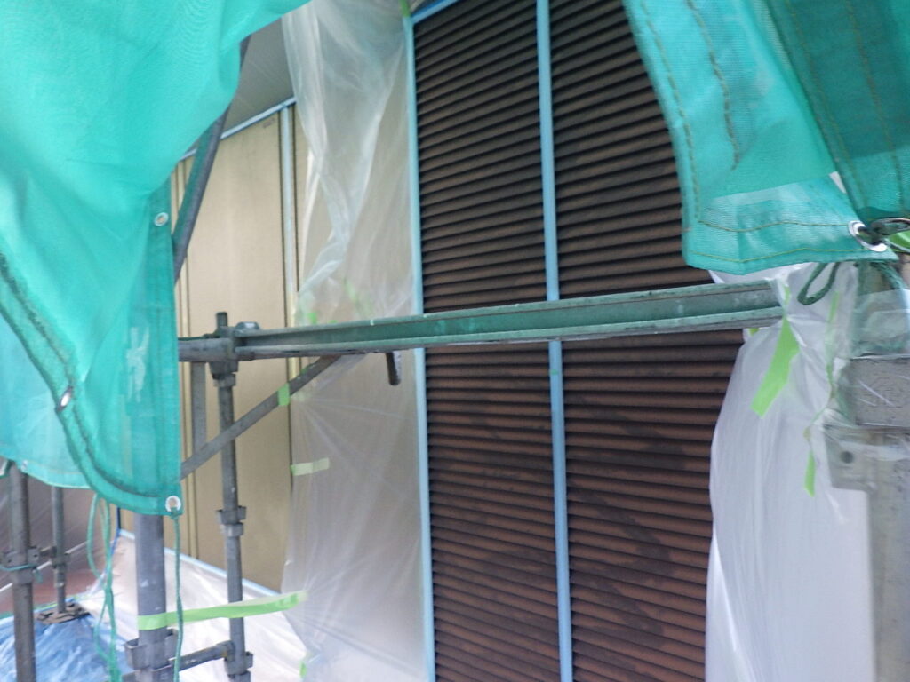 下地処理終了後の雨戸戸袋の状態です