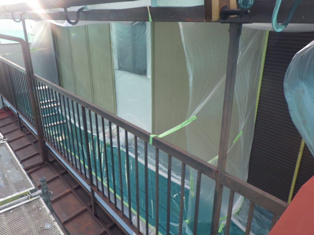 施工前の雨戸戸袋の状態です