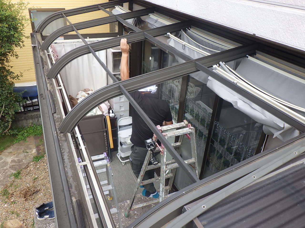 サンルーム屋根材の取り外し作業