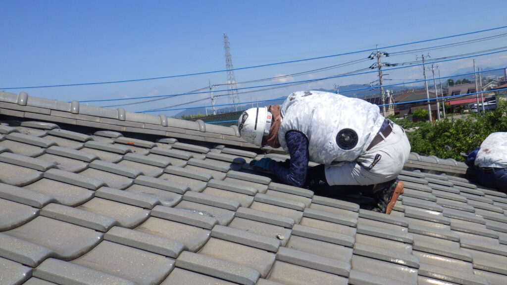 宇都宮市で水シャットを使い屋根漆喰詰め増し工事をしました。