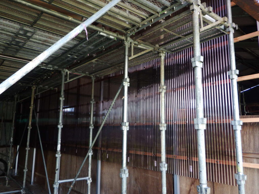 矢板市で屋根修理と間仕切り壁造作工事が完工しました。