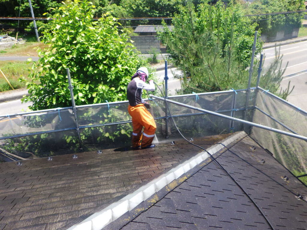宇都宮市で薄型スレート屋根塗装・一部屋根カバー工法が着工