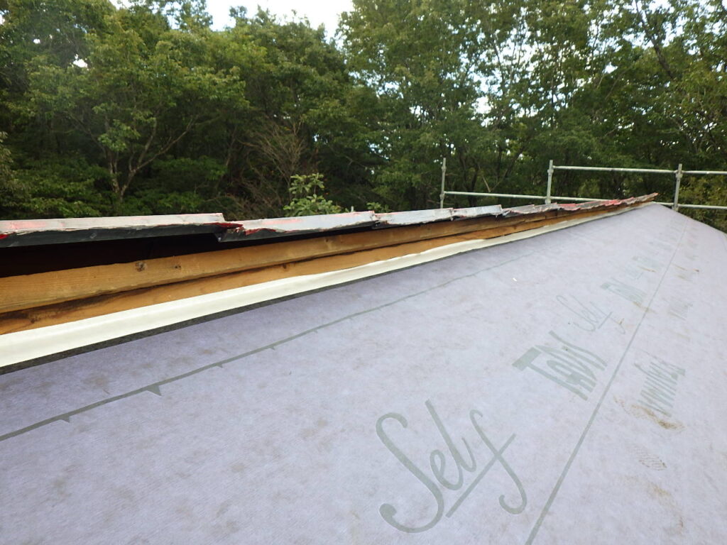 ルーフィングの固定終了です