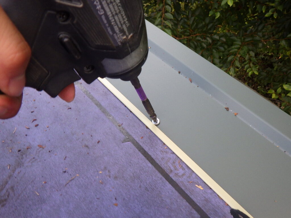 水切りスターターの取り付け中です