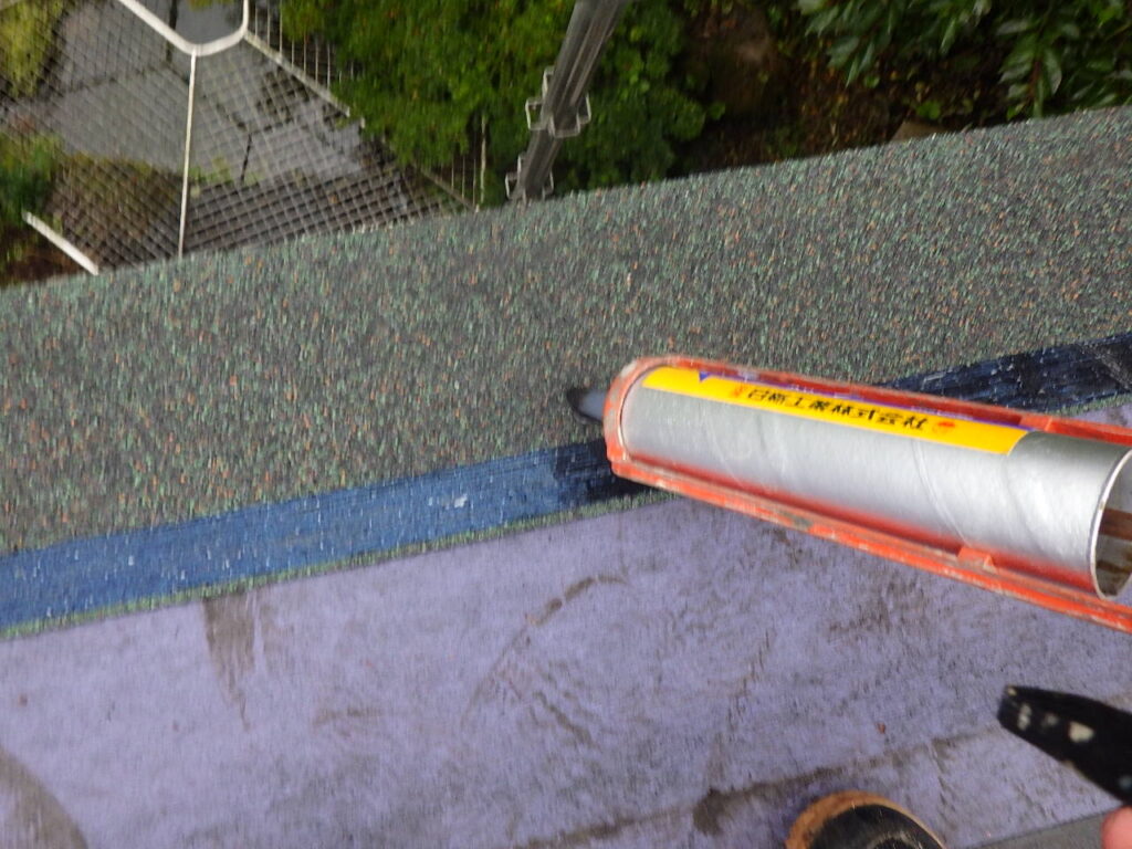 シングルセメントの塗布中です