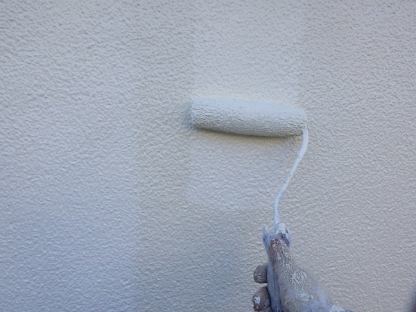 宇都宮市の外壁塗装工事で雨戸の吹付塗装をしました。