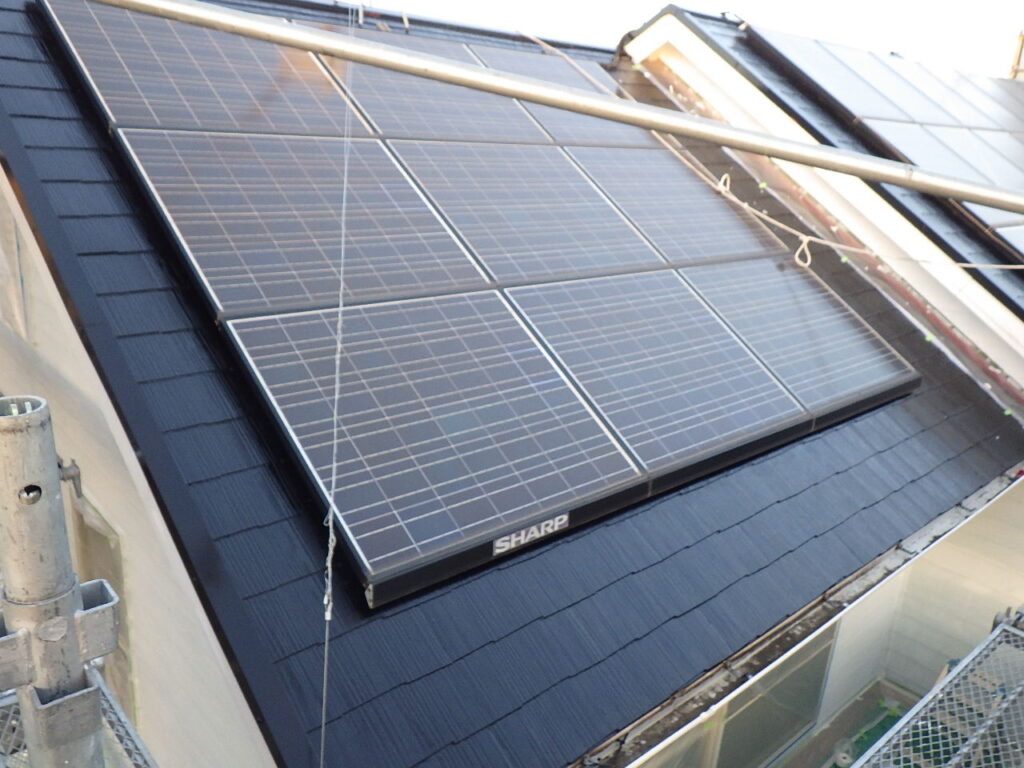 屋根の中塗りが終了しました