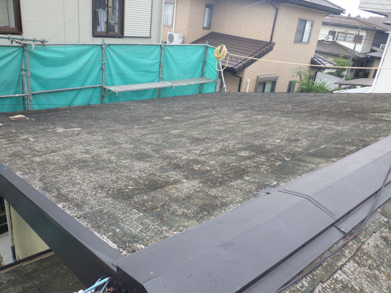 宇都宮市でスレートからガルバリウムへの屋根葺き替え工事が着工