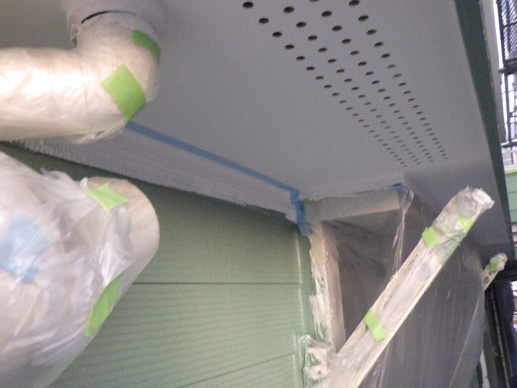 軒天取り合い塗装前の状態です