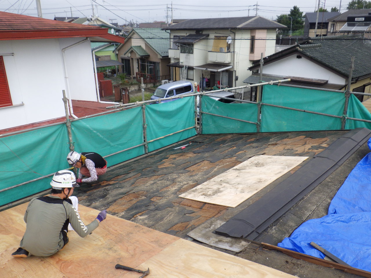 野地板の貼り付け中です