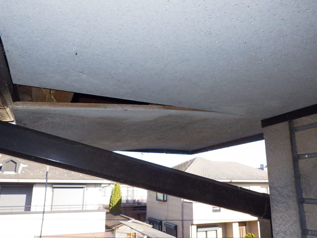 施工前の軒天の状態です