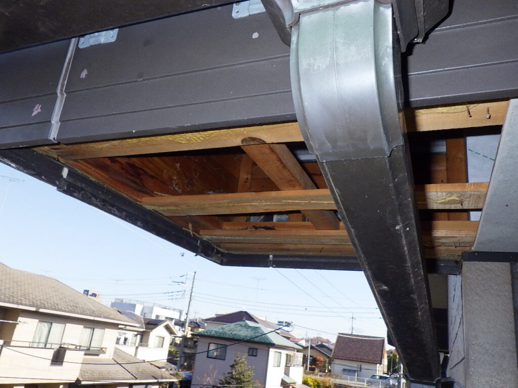 既存軒天の撤去終了です