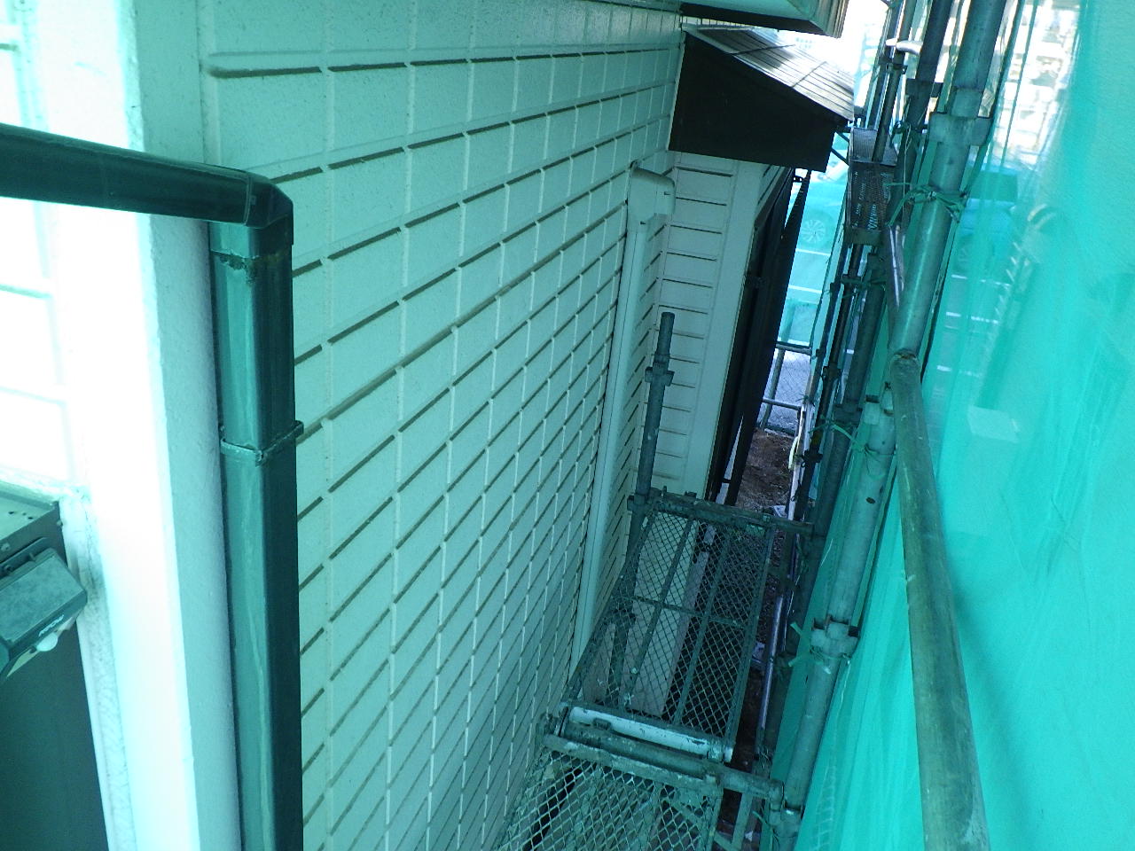 建物側面の汚れの状況