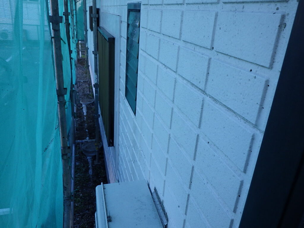 高圧洗浄前の外壁の状態です