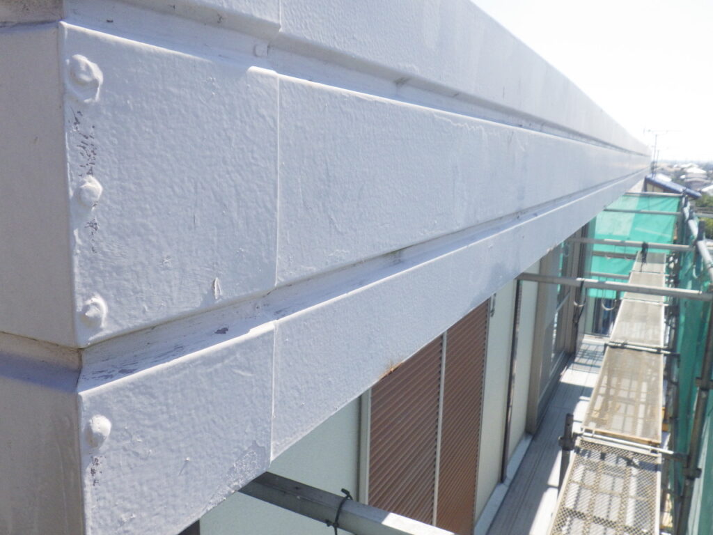 宇都宮市で軒樋隠し板金撤去と雨樋交換工事が着工しました