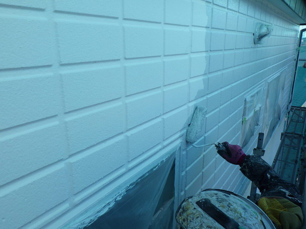 宇都宮市で関西ペイントアレスダイナミックシリーズ外壁下、中、上塗り