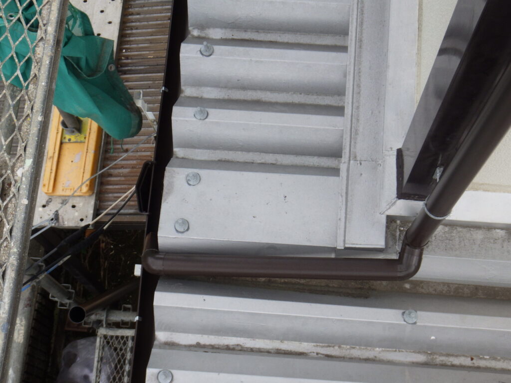 竪樋の取り付け終了です