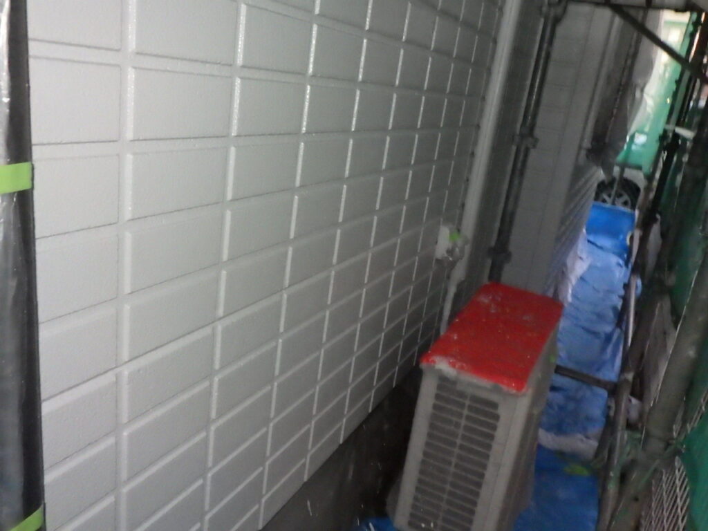 下段外壁中塗り終了です