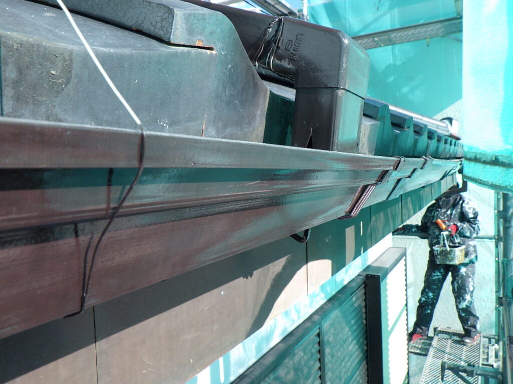 雨樋２回目塗装終了です