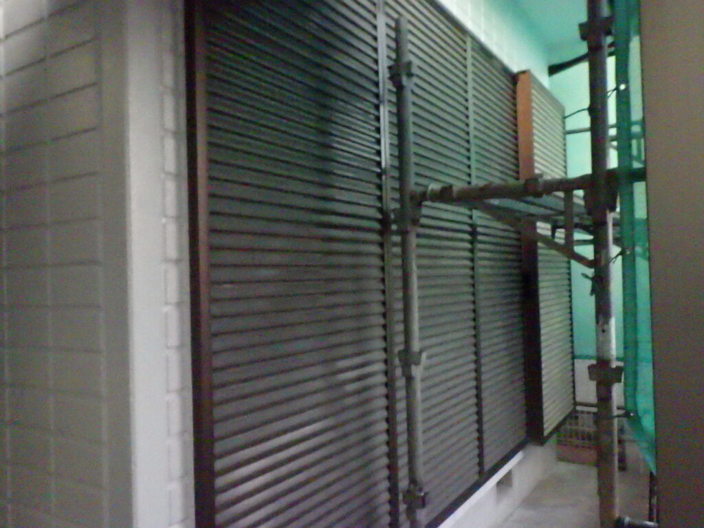 雨戸戸袋のケレン終了です