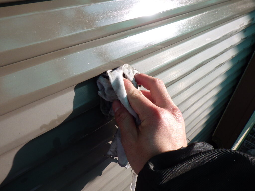 シンナー拭き中です