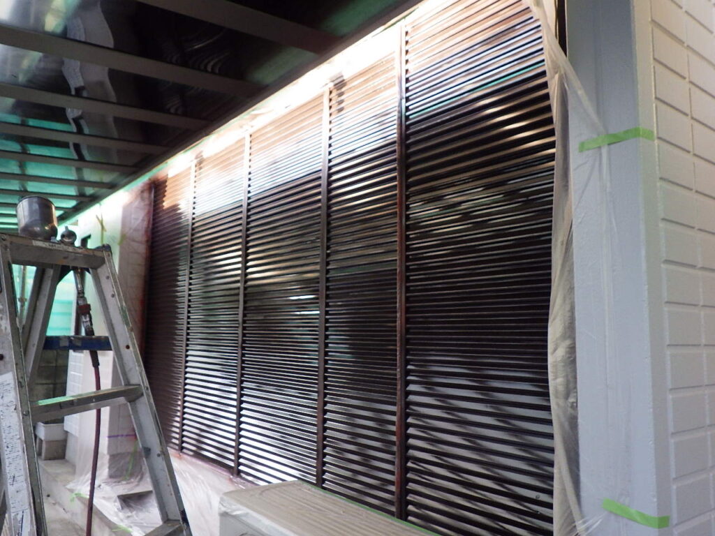 中塗り吹付終了です