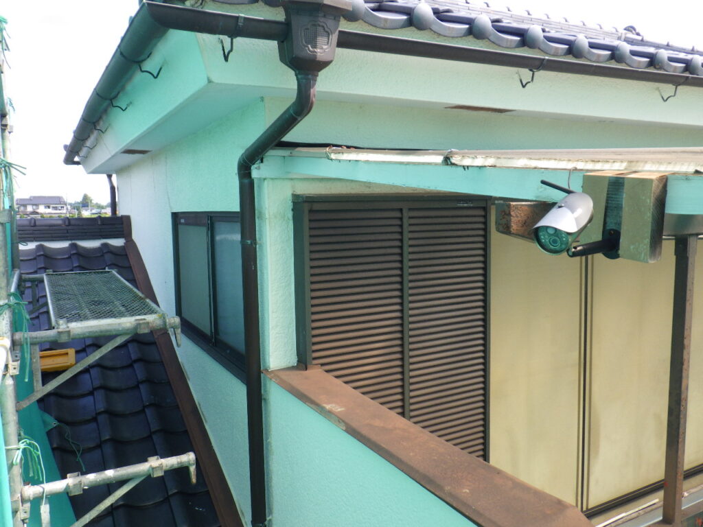 宇都宮市でリシン外壁住宅の外壁塗装工事の着工です