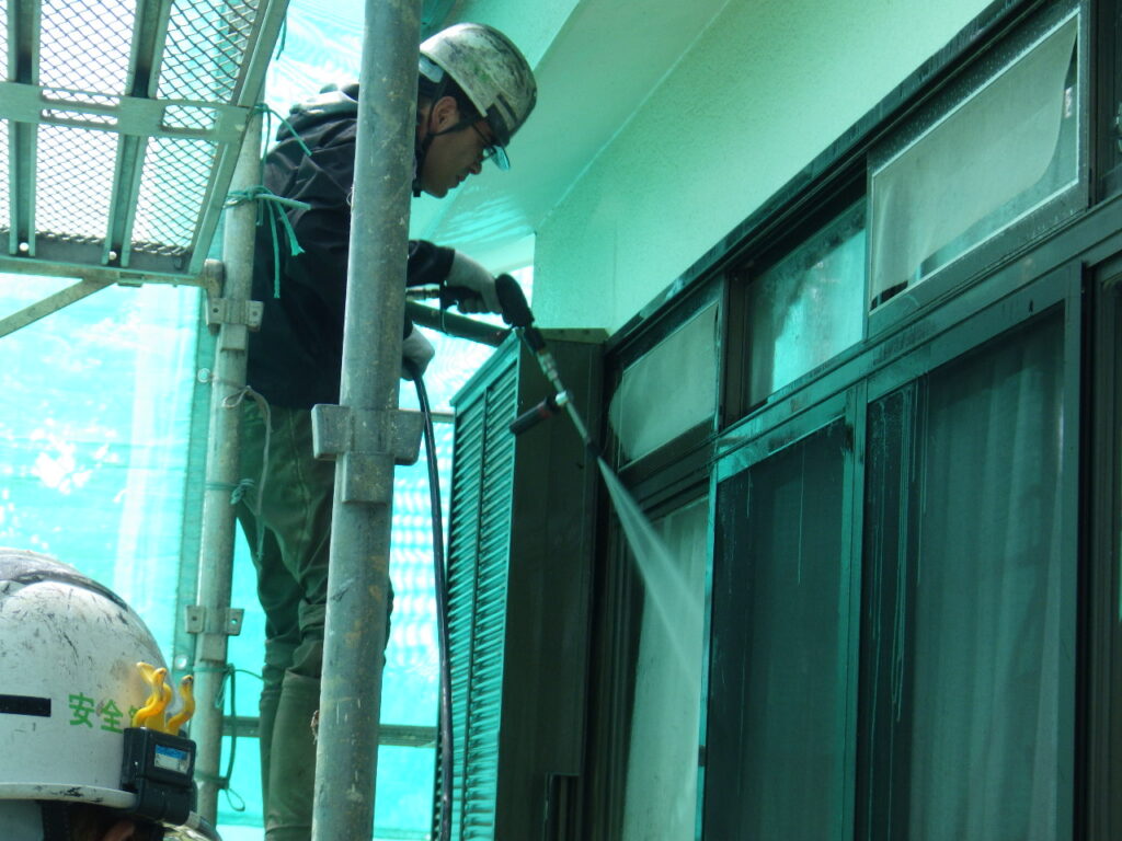 １階の高圧洗浄中です