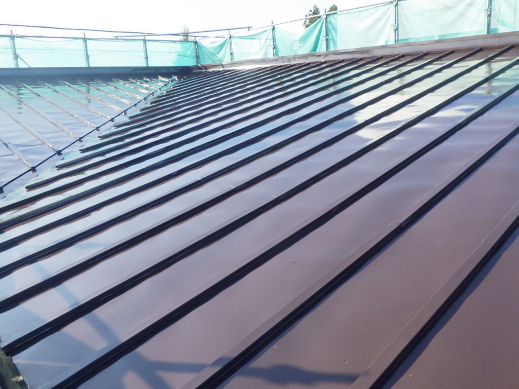 宇都宮市で板金屋根塗装が完工しました。