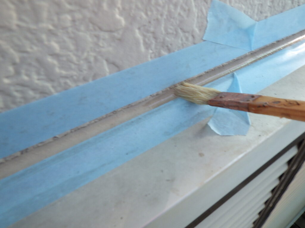 プライマーの塗布中です