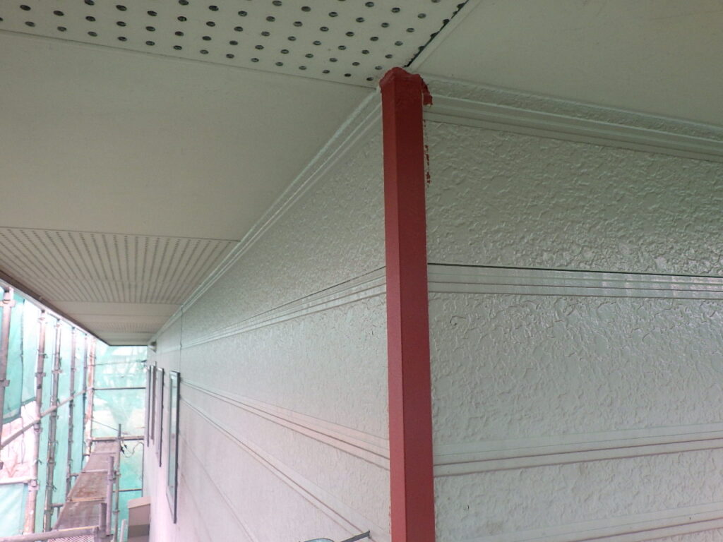 屋根板金部下塗り終了です