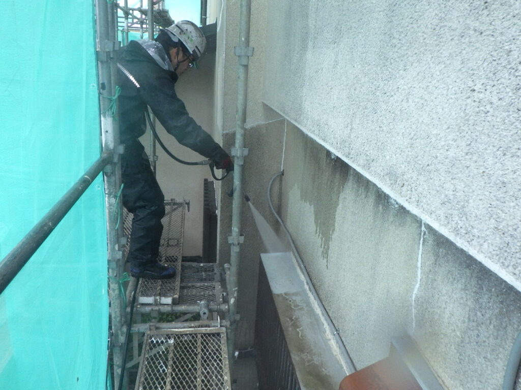 宇都宮市でリシン壁の外壁塗装工事が着工しました。