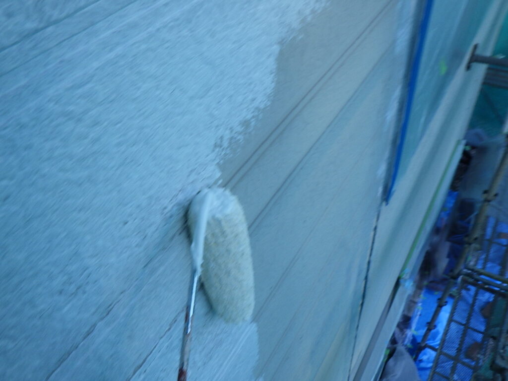 日光市の屋根外壁塗装　窯業系外壁に下塗りフィラーを塗装する理由