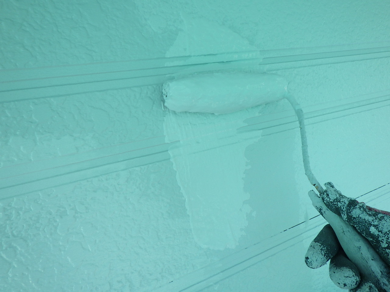 外壁の上塗り仕上げ