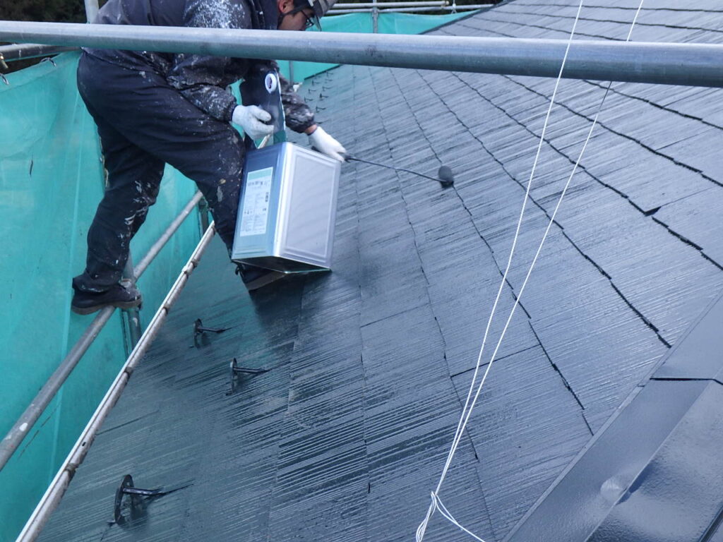 日光市で屋根外壁塗装工事　上塗り塗装が担う主な役割