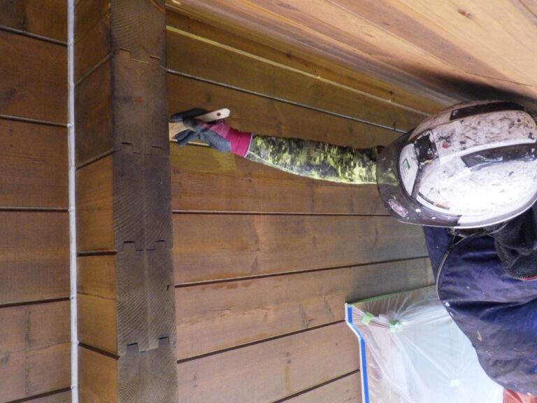 キシラデコール１回目塗装中です