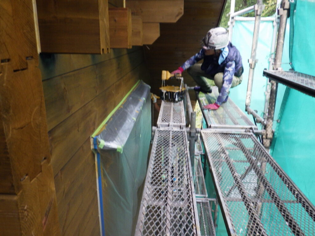 キシラデコール１回目塗装中です