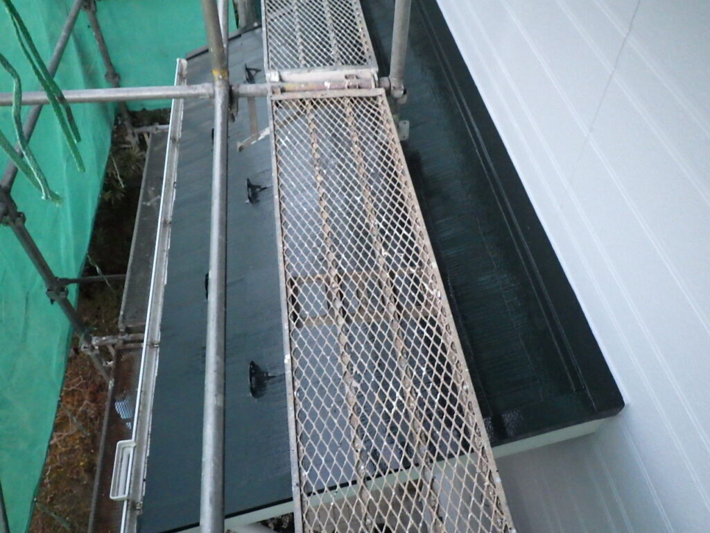中塗り終了の下屋根