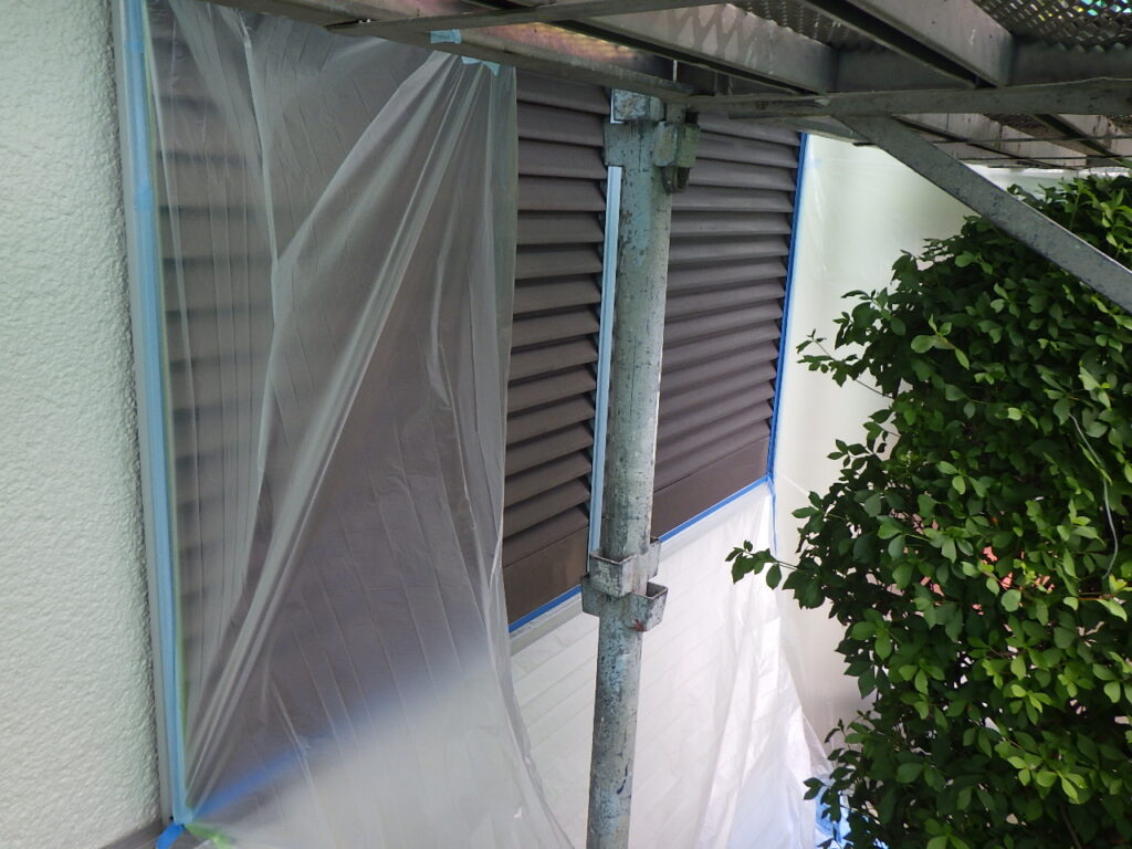 宇都宮市で雨戸戸袋の吹き付け塗装をしました。