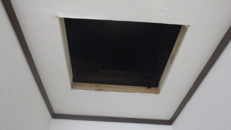 点検口下地取り付け終了です