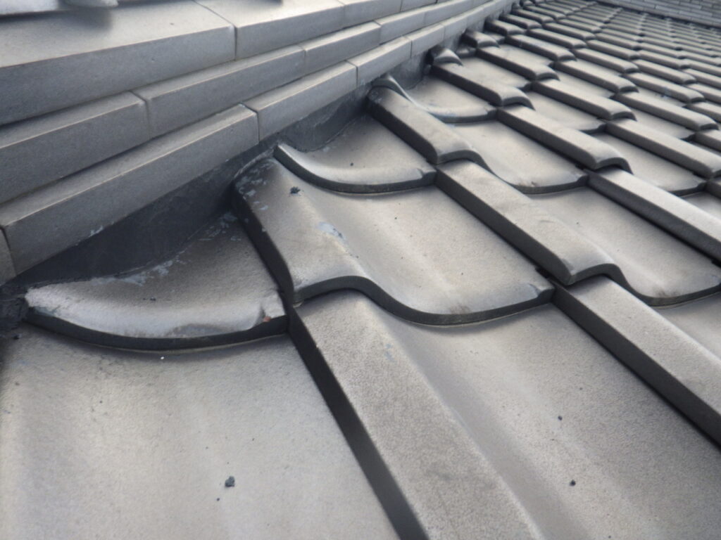 隅棟の漆喰詰め増し終了です