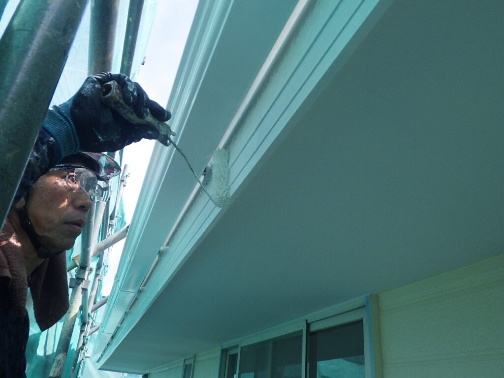 宇都宮市で破風板・雨樋塗装が完了しました。